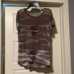 Camo women’s tee